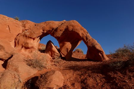 Ve Valley of Fire jsou i krásné skalní mosty.